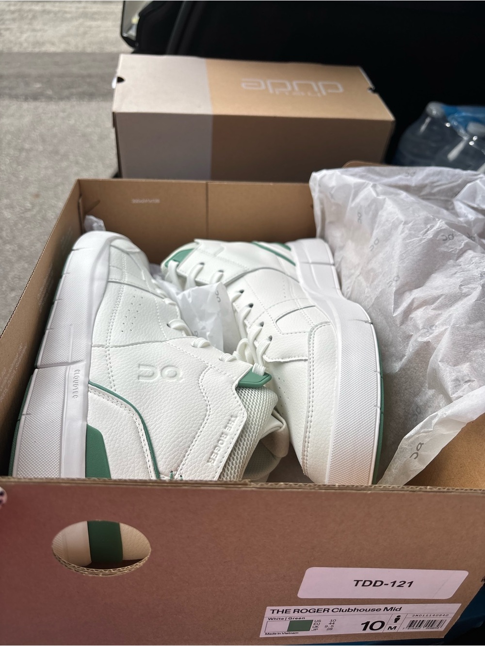 On Running Cloud The Roger Clubhouse Mid Sneakers in White and Green
